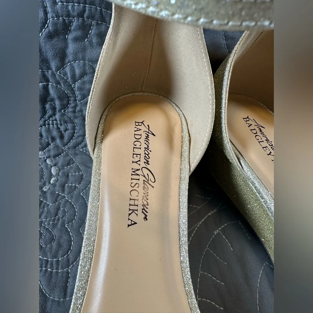 American Glamour Badgley Mischka Kristi Gold Wedge Sandals NWT Size 8